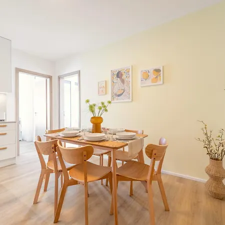 Bright 2br - 5th Floor, Balcony, Free Parking By Gravity アパート *