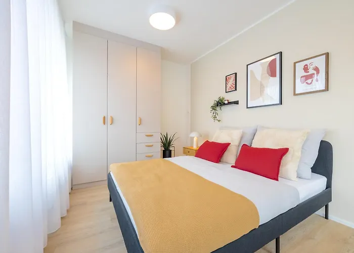 Bright 2br - 5th Floor, Balcony, Free Parking By Gravity Prag
