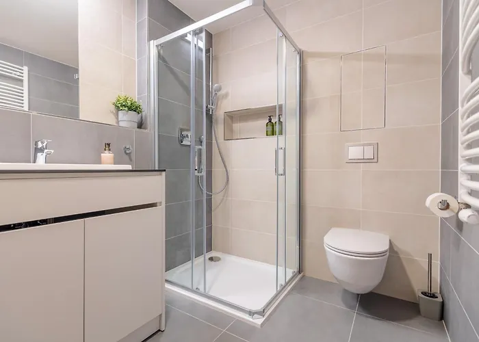 Bright 2br - 5th Floor, Balcony, Free Parking By Gravity * Prag