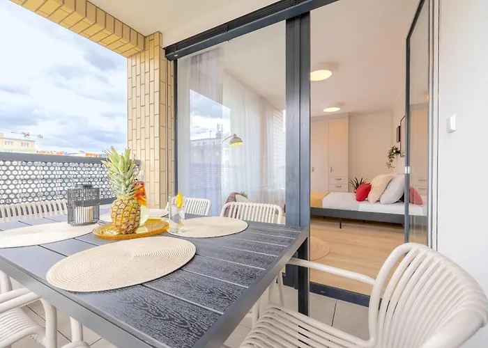 Apartment Bright 2br - 5th Floor, Balcony, Free Parking By Gravity Prag