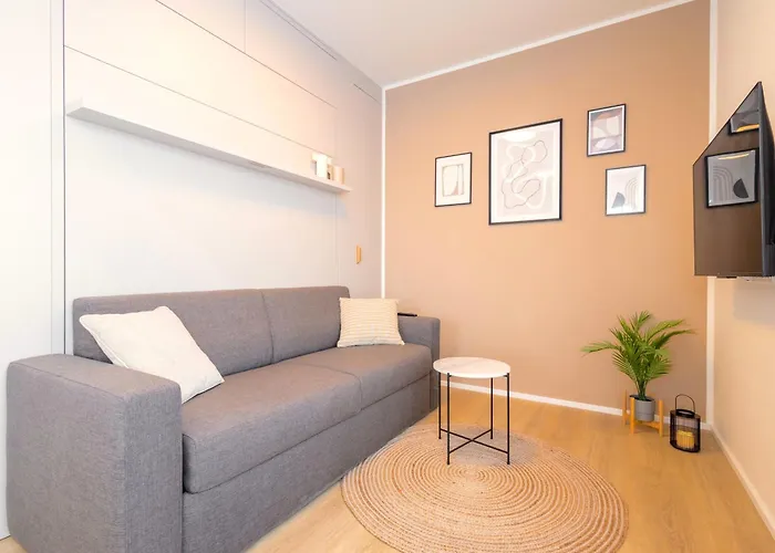Bright 2br - 5th Floor, Balcony, Free Parking By Gravity Apartment
