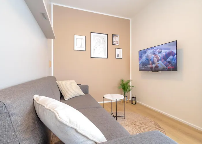 Bright 2br - 5th Floor, Balcony, Free Parking By Gravity