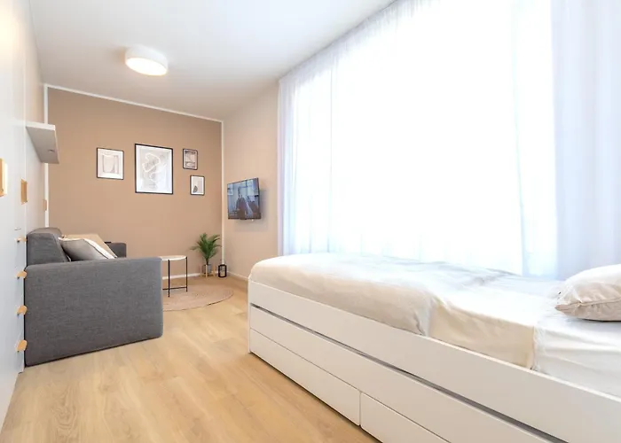Bright 2br - 5th Floor, Balcony, Free Parking By Gravity Prag