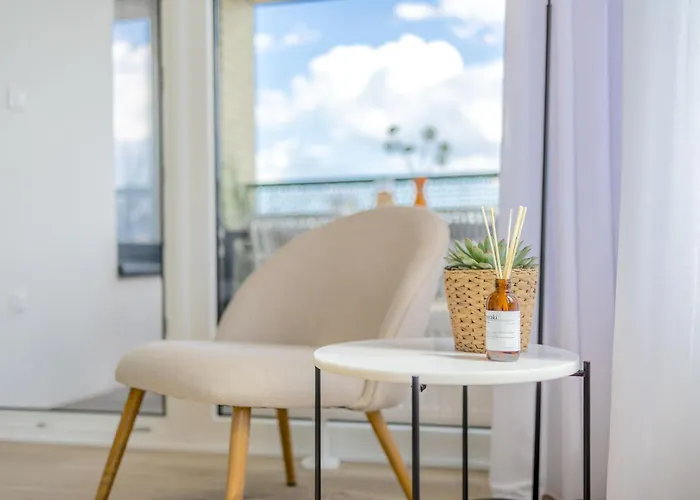 Apartment Bright 2br - 5th Floor, Balcony, Free Parking By Gravity Prag