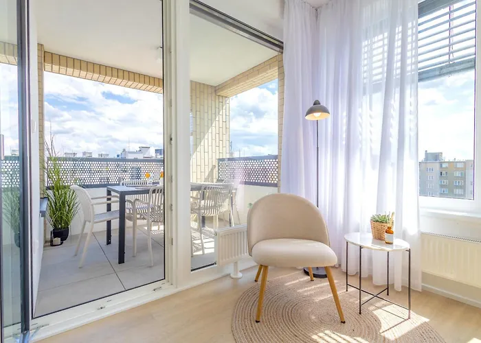 Bright 2br - 5th Floor, Balcony, Free Parking By Gravity *
