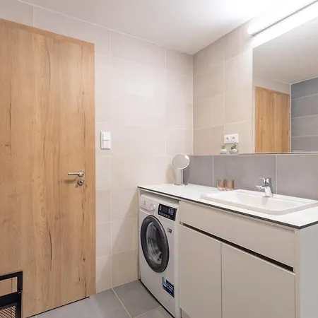 Apartamento Bright 2br - 5th Floor, Balcony, Free Parking By Gravity