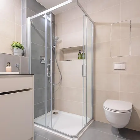 Bright 2br - 5th Floor, Balcony, Free Parking By Gravity Apartamento *