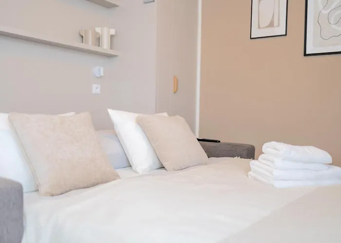 شقة Bright 2br - 5th Floor, Balcony, Free Parking By Gravity *