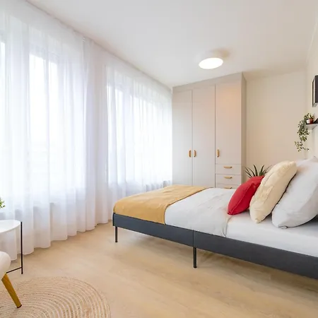 Bright 2br - 5th Floor, Balcony, Free Parking By Gravity