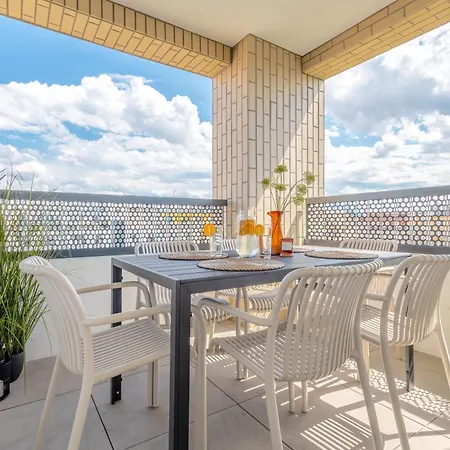 شقة Bright 2br - 5th Floor, Balcony, Free Parking By Gravity براغ
