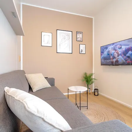 Bright 2br - 5th Floor, Balcony, Free Parking By Gravity