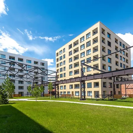 Bright 2br - 5th Floor, Balcony, Free Parking By Gravity شقة *