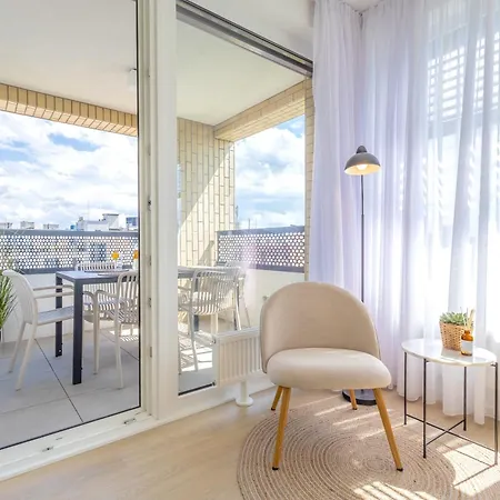 Bright 2br - 5th Floor, Balcony, Free Parking By Gravity *
