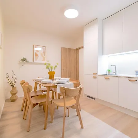 아파트 Bright 2br - 5th Floor, Balcony, Free Parking By Gravity *