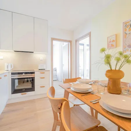 Apartament Bright 2br - 5th Floor, Balcony, Free Parking By Gravity